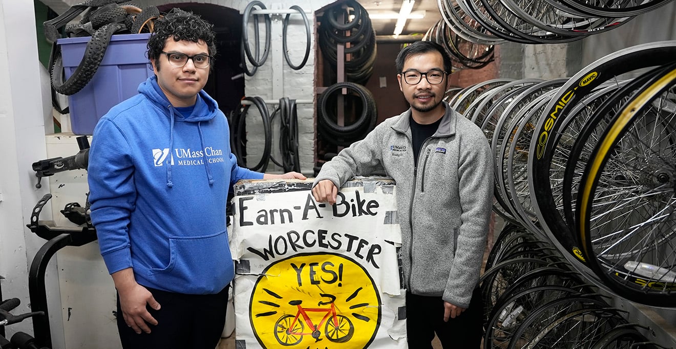 UMass Chan Students at Earn a Bike Worcester