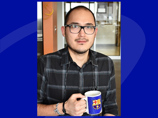 Dr. Josué Flores Kim receives Smith Award