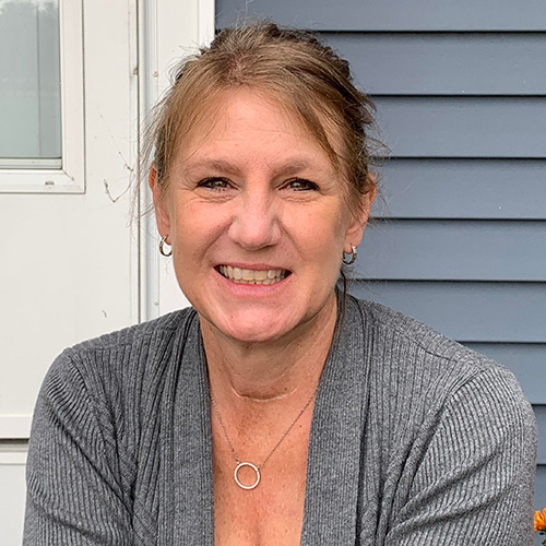 white woman with dirty blonde hair