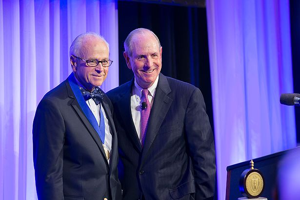 Robert Quinlan accepts the Chancellor’s Medal for Distinguished Clinical Excellence.